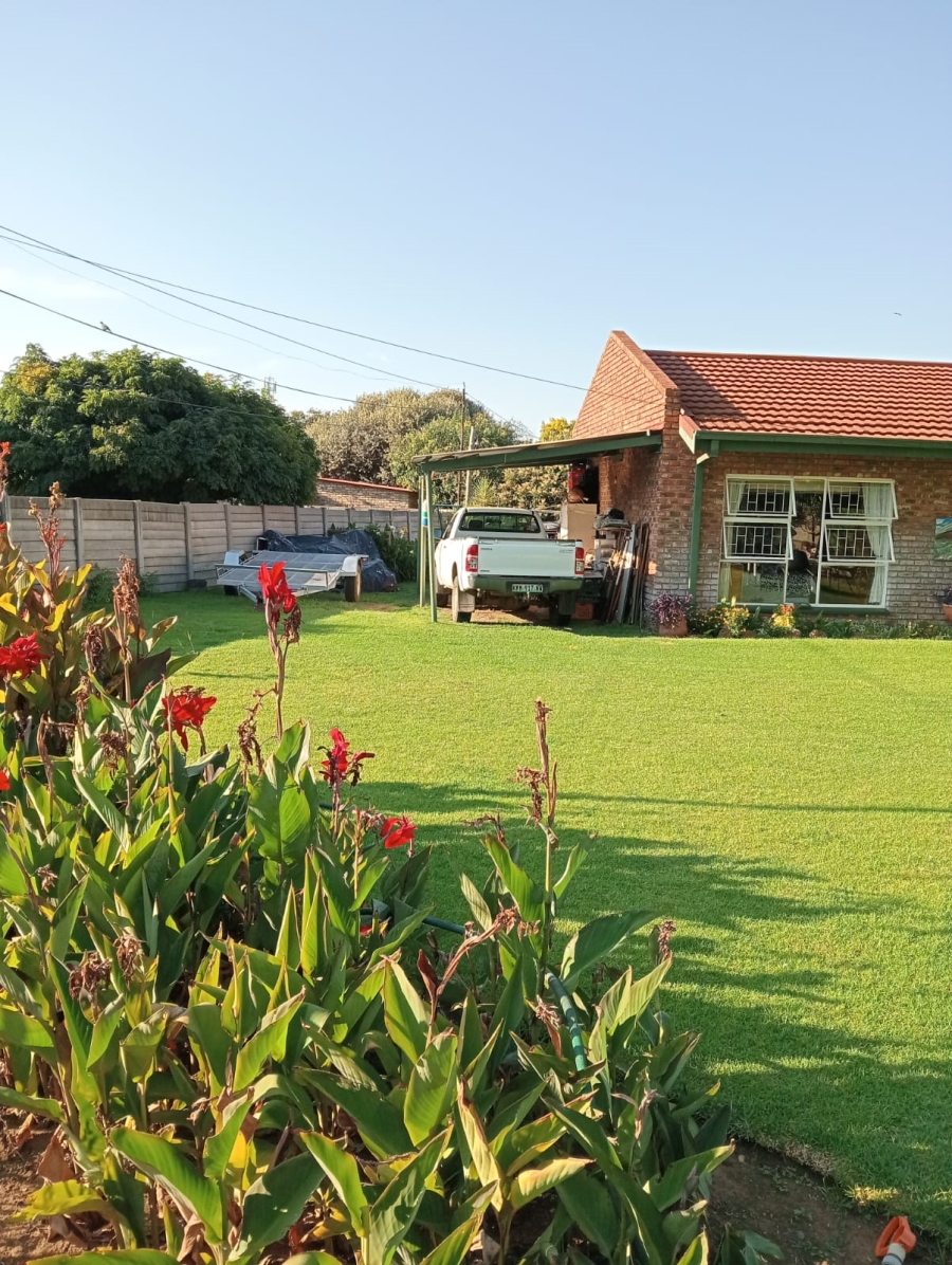 4 Bedroom Property for Sale in Miederpark North West